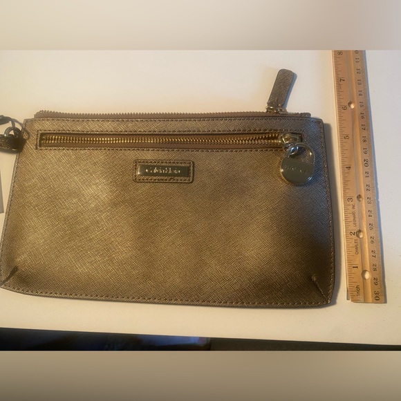 CALVIN KLEIN Wristlet. NEW. Bronze metallic color with Gold hardware. - Picture 7 of 9